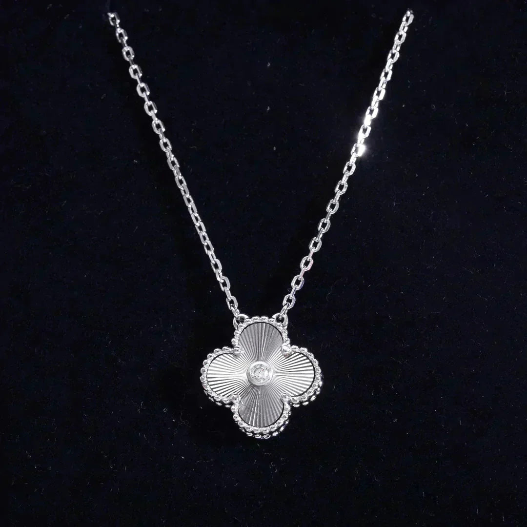 [Lunabriance]CLOVER  15MM DIAMOND LASER NECKLACE SILVER