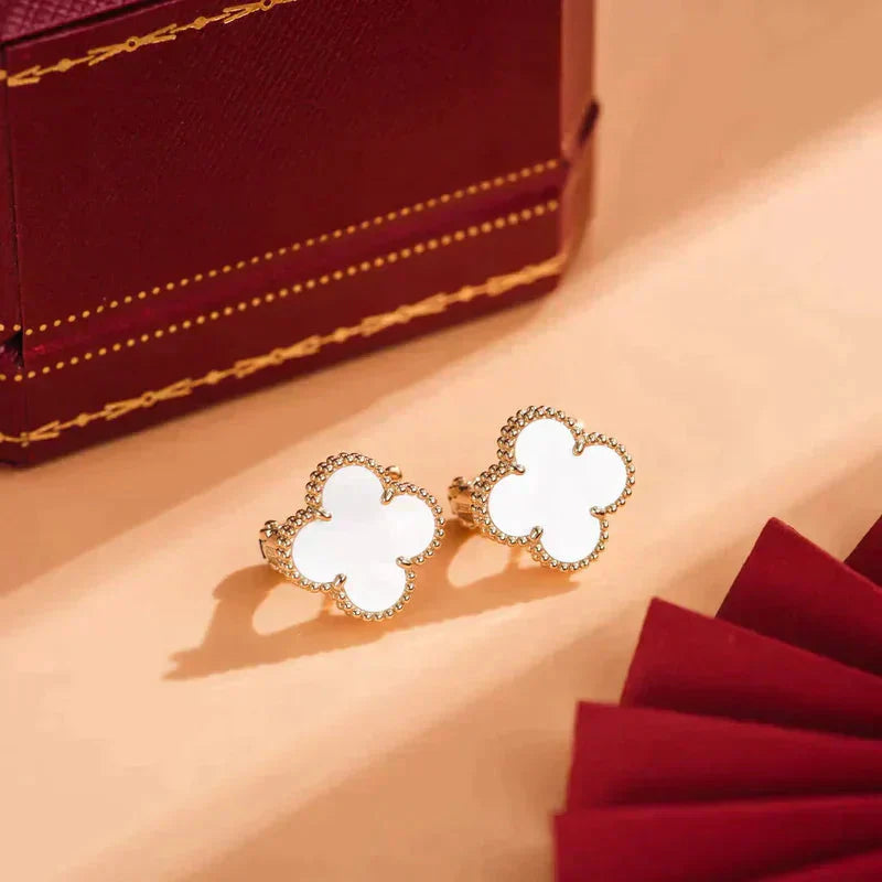 [Lunabriance]CLOVER MEDIUM 1 MOTIFS  WHITE MOP STUD EARRINGS