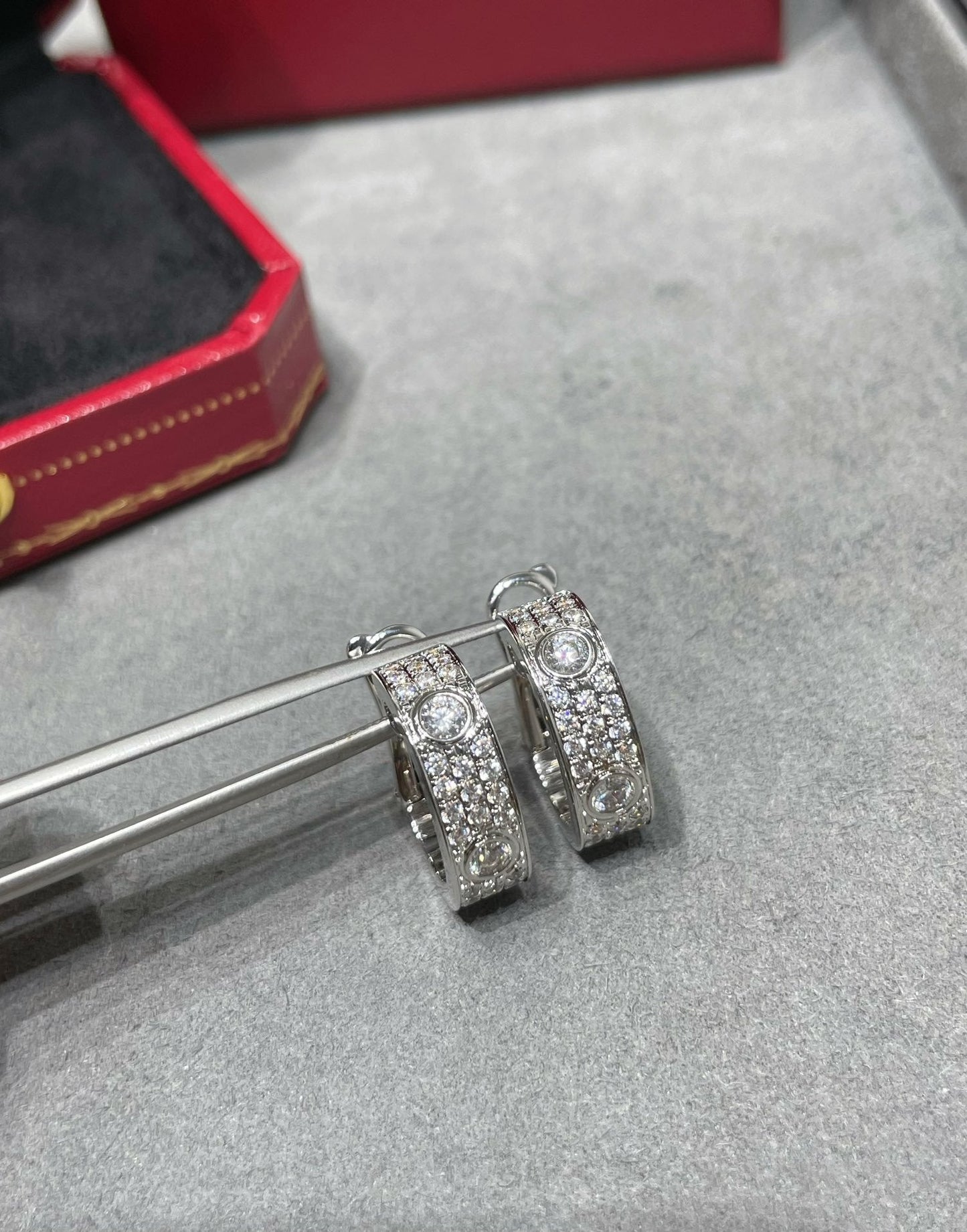 [Lunabriance]LOVE 5.5MM DIAMOND PAVED EARRINGS