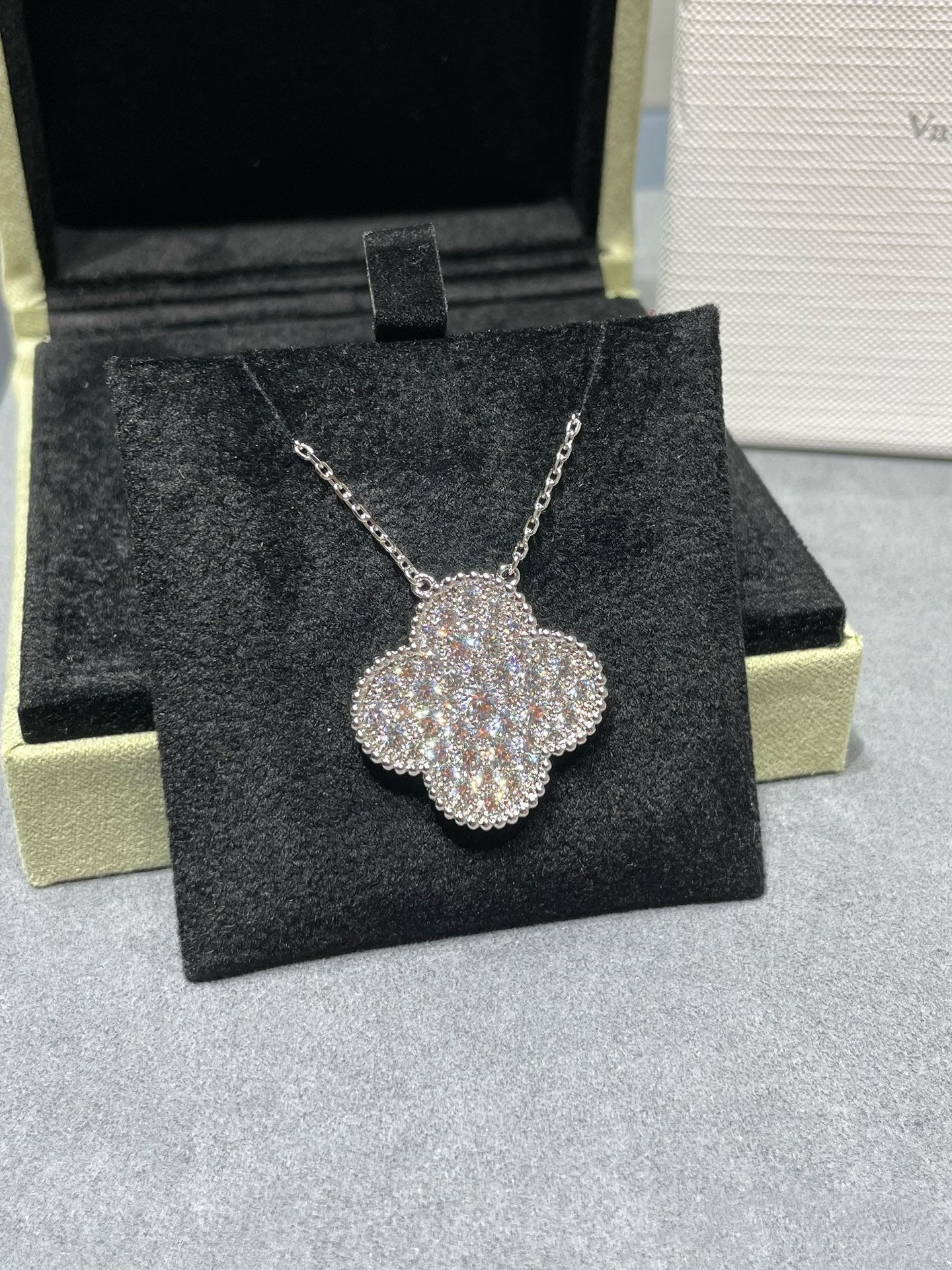 [Lunabriance]CLOVER 25MM LARGE PENDANT DIAMOND PAVED SILVER NECKLACE