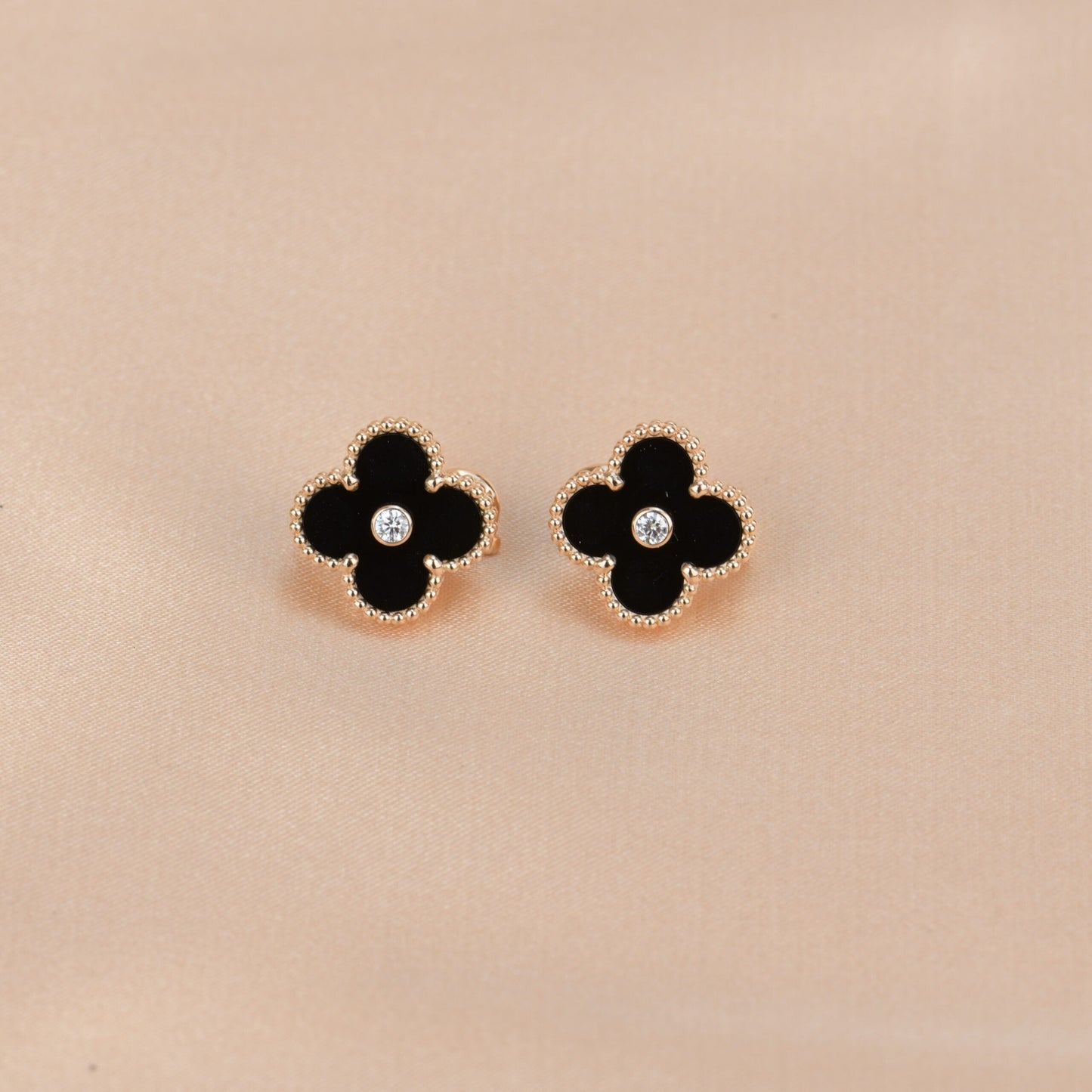 [Lunabriance]CLOVER MEDIUM 1 MOTIFS ONYX DIAMOND EARRINGS